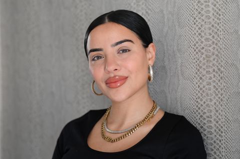 Reality-TV-Darstellerin Leyla Heiter lächelt in die Kamera