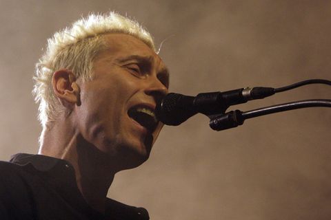 Ärzte-Sänger Farin Urlaub hat sein erstes Soloalbum seit zwölf Jahren angekündigt, die erste Single heißt "Happy 2bD".