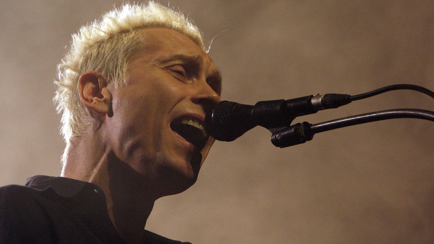 Ärzte-Sänger Farin Urlaub hat sein erstes Soloalbum seit zwölf Jahren angekündigt, die erste Single heißt "Happy 2bD".