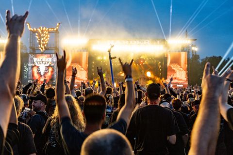 Jährlich werden bei dem Wacken Open Air rund 85.000 Heavy-Metal-Fans erwartet. (Symbolbild) Foto: Axel Heimken/dpa