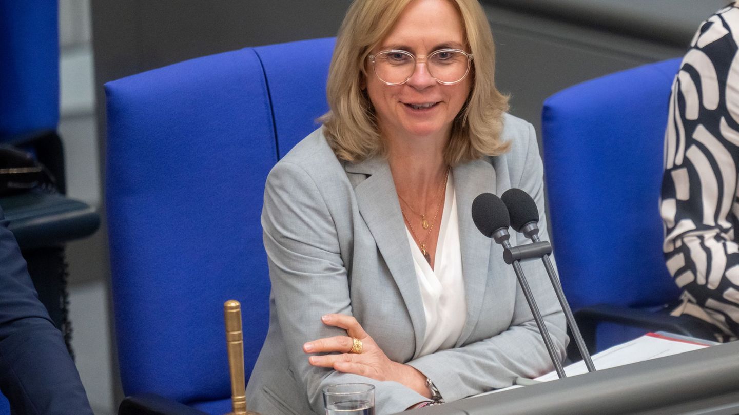 Bundestagsvizepräsidentin Andrea Lindholz kann sich ein Wahlrecht ab 16 Jahren vorstellen. (Archivbild) Foto: Michael Kappeler/d
