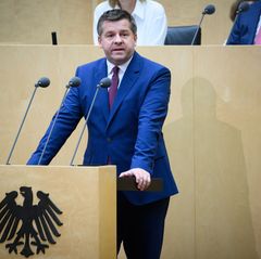 Schulze unterstützt die Senkung der Energiesteuer auf Kraftstoffe, fordert aber weitere Entlastungen. Foto: Bernd von Jutrczenka