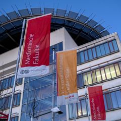 Die Uniklinik Halle hat eine kräftige Finanzspritze aus dem Corona-Sondervermögen des Landes erhalten. (Archivbild) Foto: Hendri