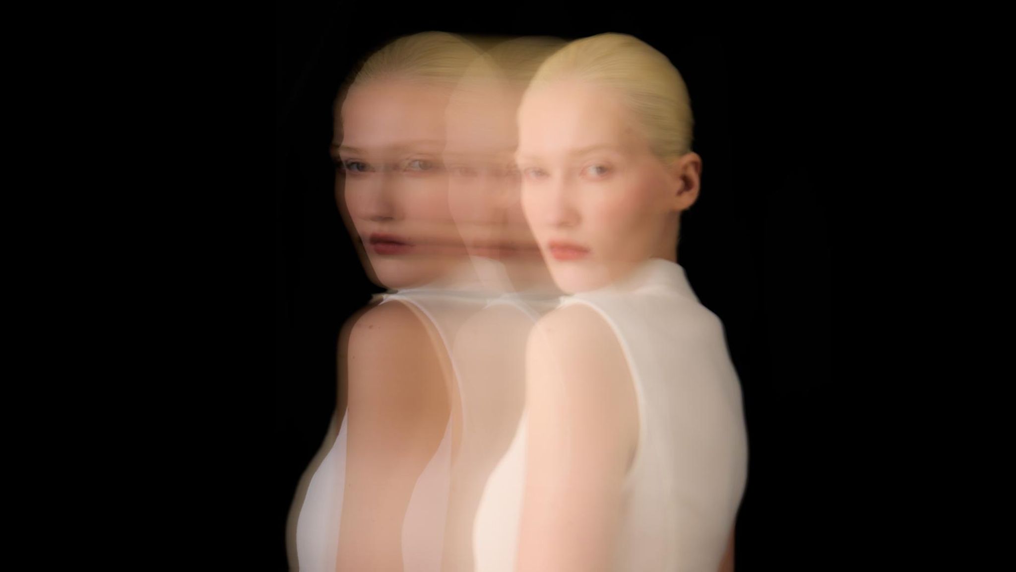 Ein Modell fotografiert mit einem Blendeneffekt
