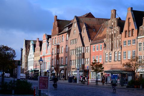 Nach Angaben der Stadt umfasst der Geltungsbereich neben dem Platz Am Sande auch das Umfeld der St.-Johannis-Kirche. Ausgenommen