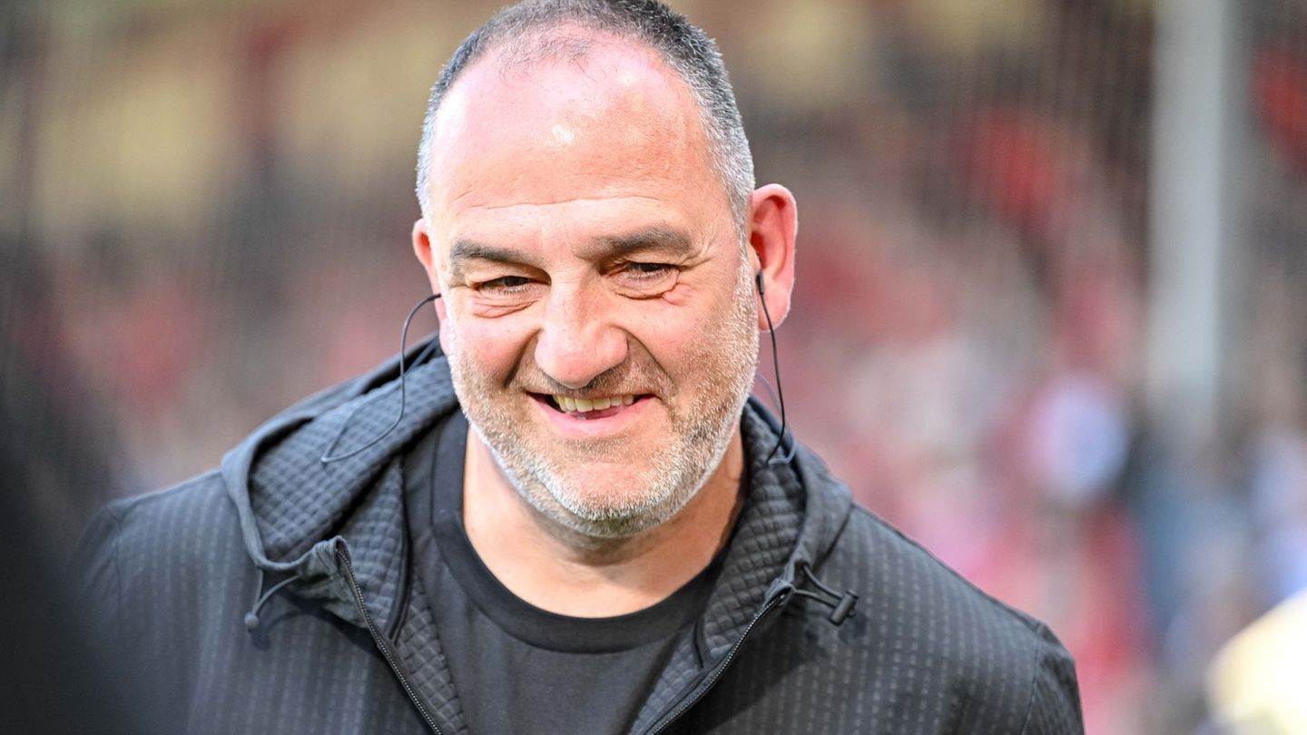 Heidenheims Trainer Frank Schmidt. (Archivbild) Foto: Harry Langer/dpa