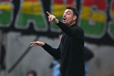 Trainer Albert Riera hofft mit Eintracht Frankfurt auf einen Sieg beim FC Augsburg. (Archivbild) Foto: Florian Wiegand/dpa