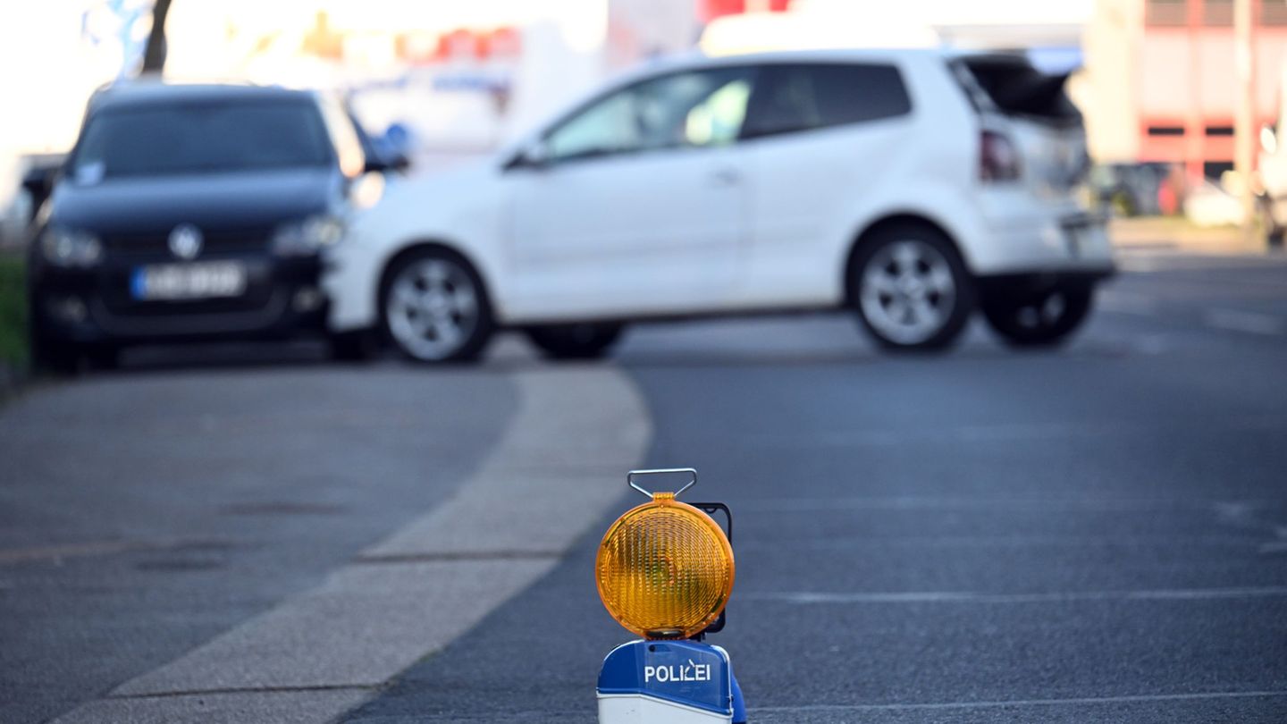 In aller Öffentlichkeit: Streit mit Schüssen auf Parkplatz: zwei Verletzte