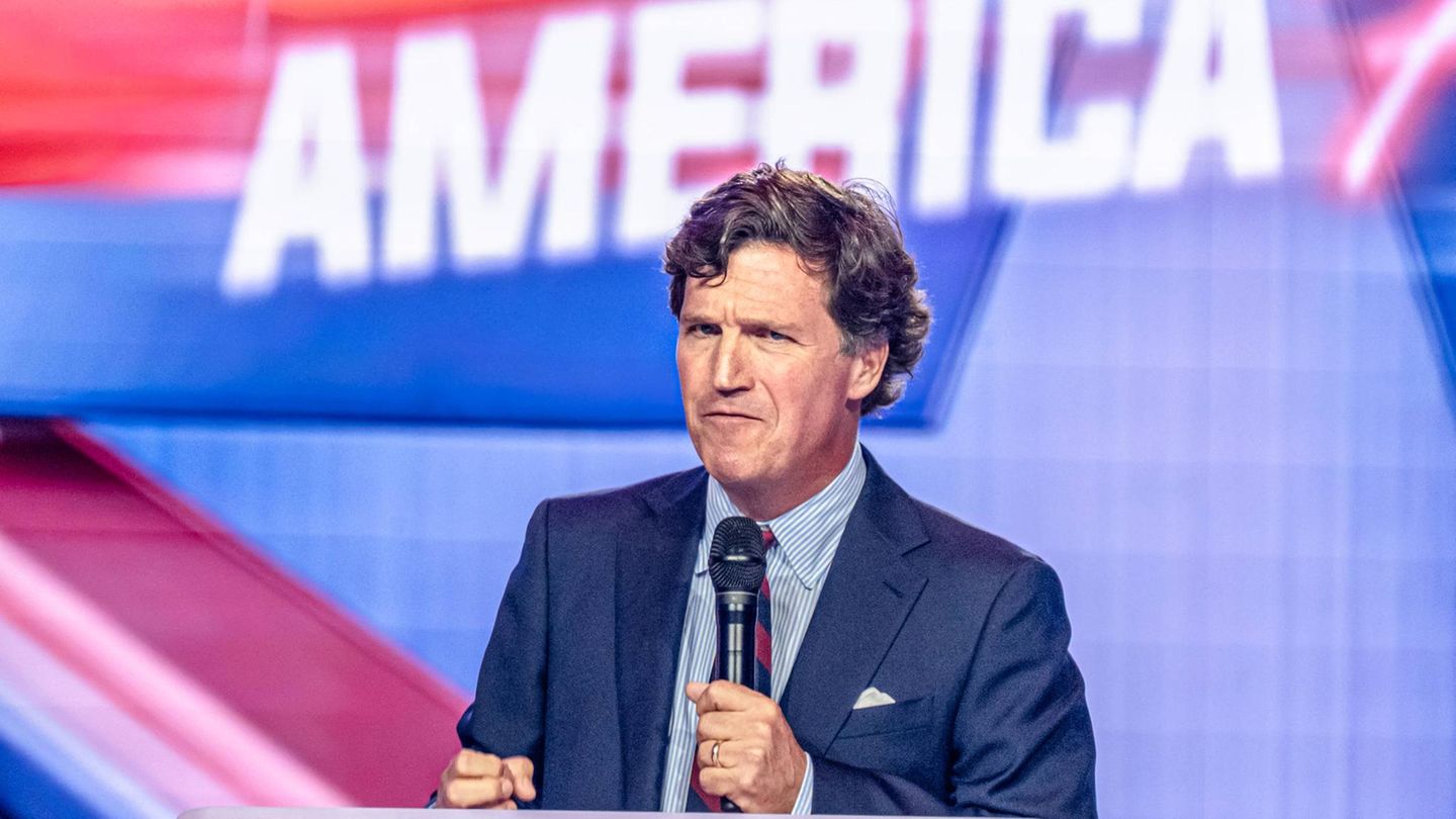 Tucker Carlson schwört Donald Trump ab und hofft nun auf Vizepräsident J.D. Vance, damit seine Version von America First doch noch Realität wird