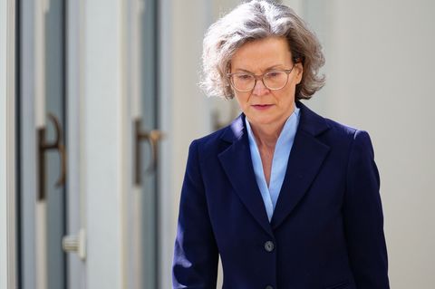 Der CDU-Landesministerin Ina Scharrenbach wird vorgeworfen, in ihrem Ministerium eine von "Angst und Schrecken" geprägt Arbeitsa