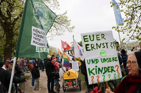 Auch in Hamburg folgten Menschen dem Aufruf von Fridays For Future. Foto: Christian Charisius/dpa