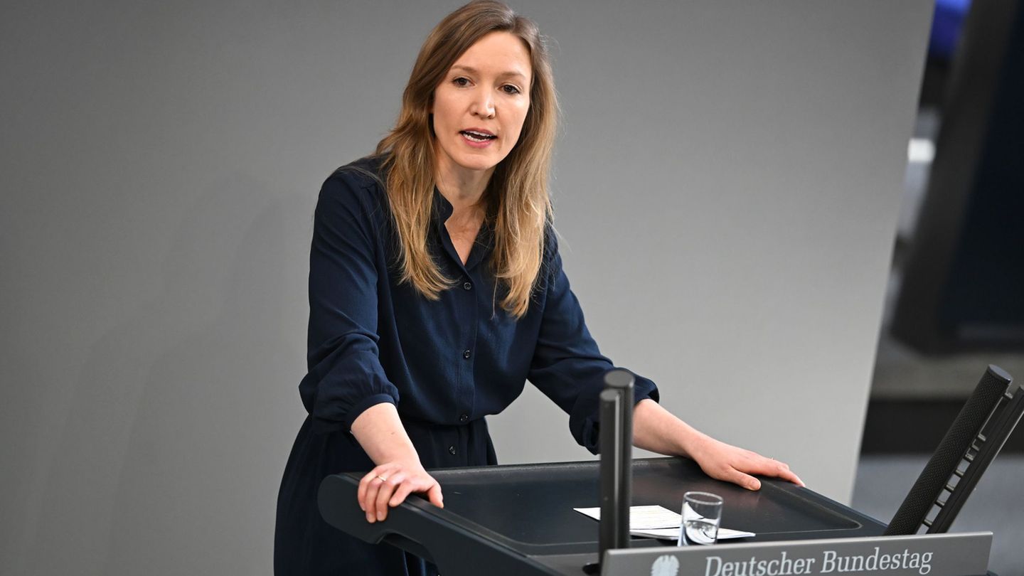 Affäre um Fördermittel: CDU-Generalsekretärin: Kritik an Wegner ist Wahlkampfgetöse