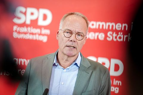 SPD-Fraktionschef Matthias Miersch warnt vor massivsten wirtschaftlichen Auswirkungen wegen der Blockade der Straße von Hormus.