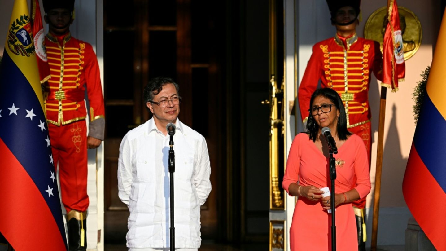 Petro und Rodríguez bei ihrem Treffen in Caracas