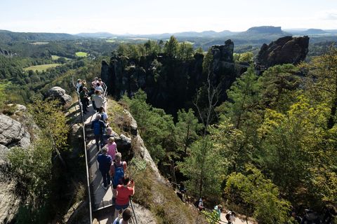 Wandern in der Sächsischen Schweiz ist beliebt. (Archivbild) Foto: Sebastian Kahnert/dpa