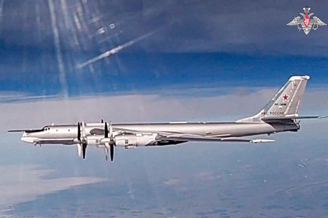Russlands Bomber Tupolew Tu-95 greift Ukraine an