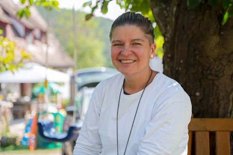 In ihrer turbulenten Jugendzeit traf die spätere Fernsehköchin einst eine weitreichende Entscheidung.