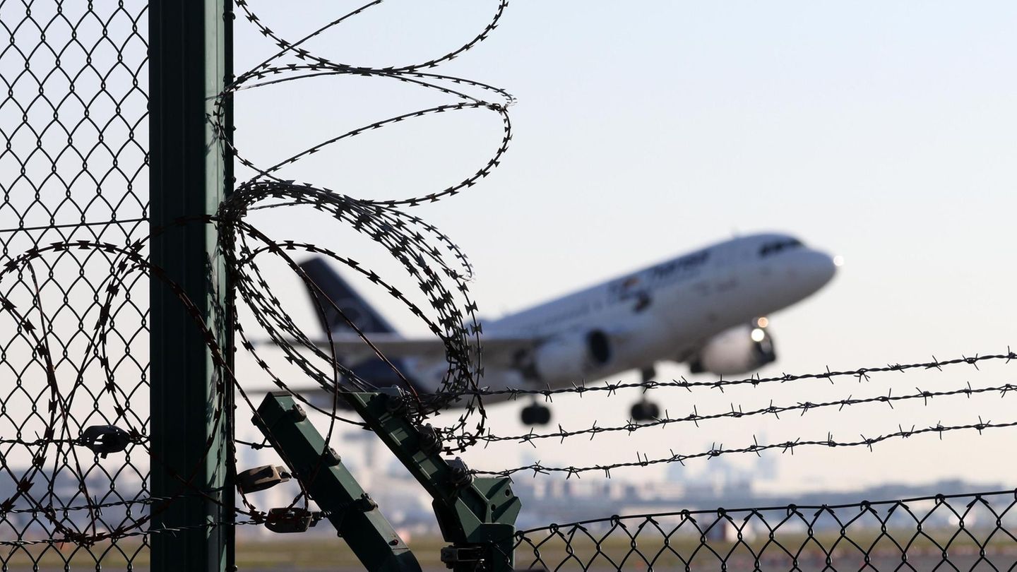 Laut Migrationskommissar : EU-Länder schieben so viele Menschen ab wie lange nicht