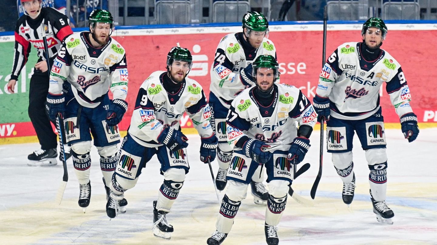 Die Eisbären Berlin feierten zum Auftakt der DEL-Finalserie gegen die Adler Mannheim einen 7:3-Sieg. Foto: Uwe Anspach/dpa