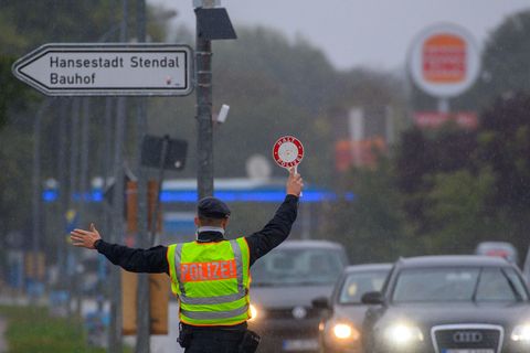 Sachsen-Anhalts Polizei hat bei Großkontrollen viele Temposünder erwischt. (Archivbild) Foto: Klaus-Dietmar Gabbert/dpa