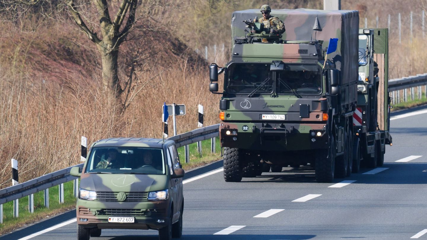 Verkehr: Bundeswehr-Konvois auf Straßen im Norden unterwegs