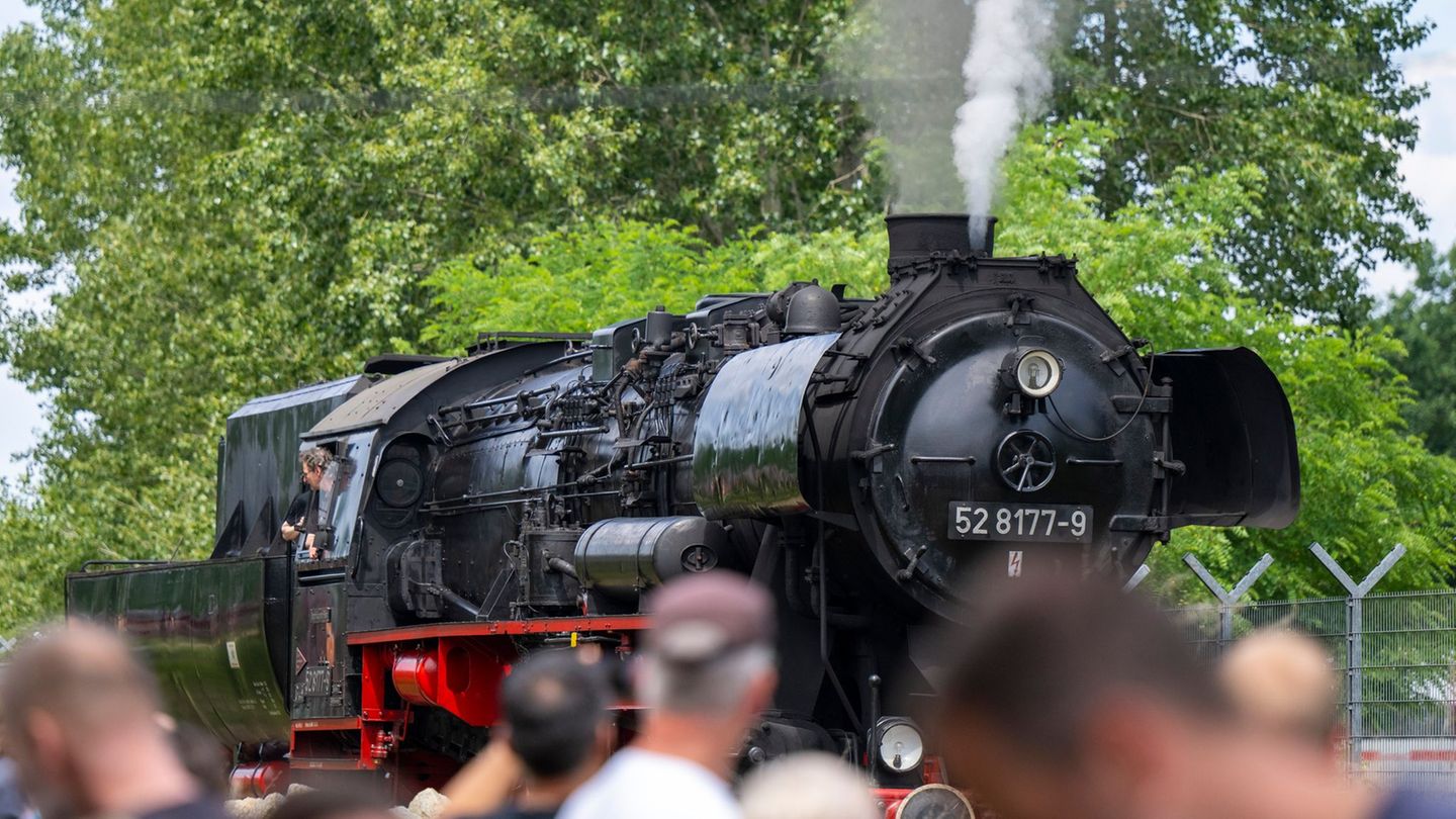 Frühlingsfest: Dampfzug-Rundfahrten und Lok-Ausstellung in Berlin