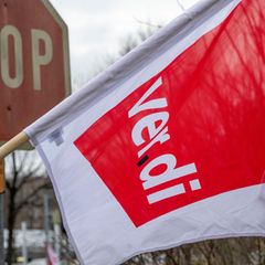 In einigen Landesteilen Sachsen-Anhalts rollen nächste Woche laut Verdi keine Busse. (Archivbild) Foto: Stefan Puchner/dpa