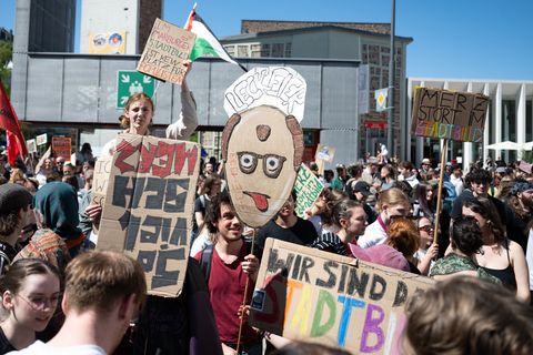Tausende demonstrierten gegen die Politik der Bundesregierung. Foto: Florian Wiegand/dpa