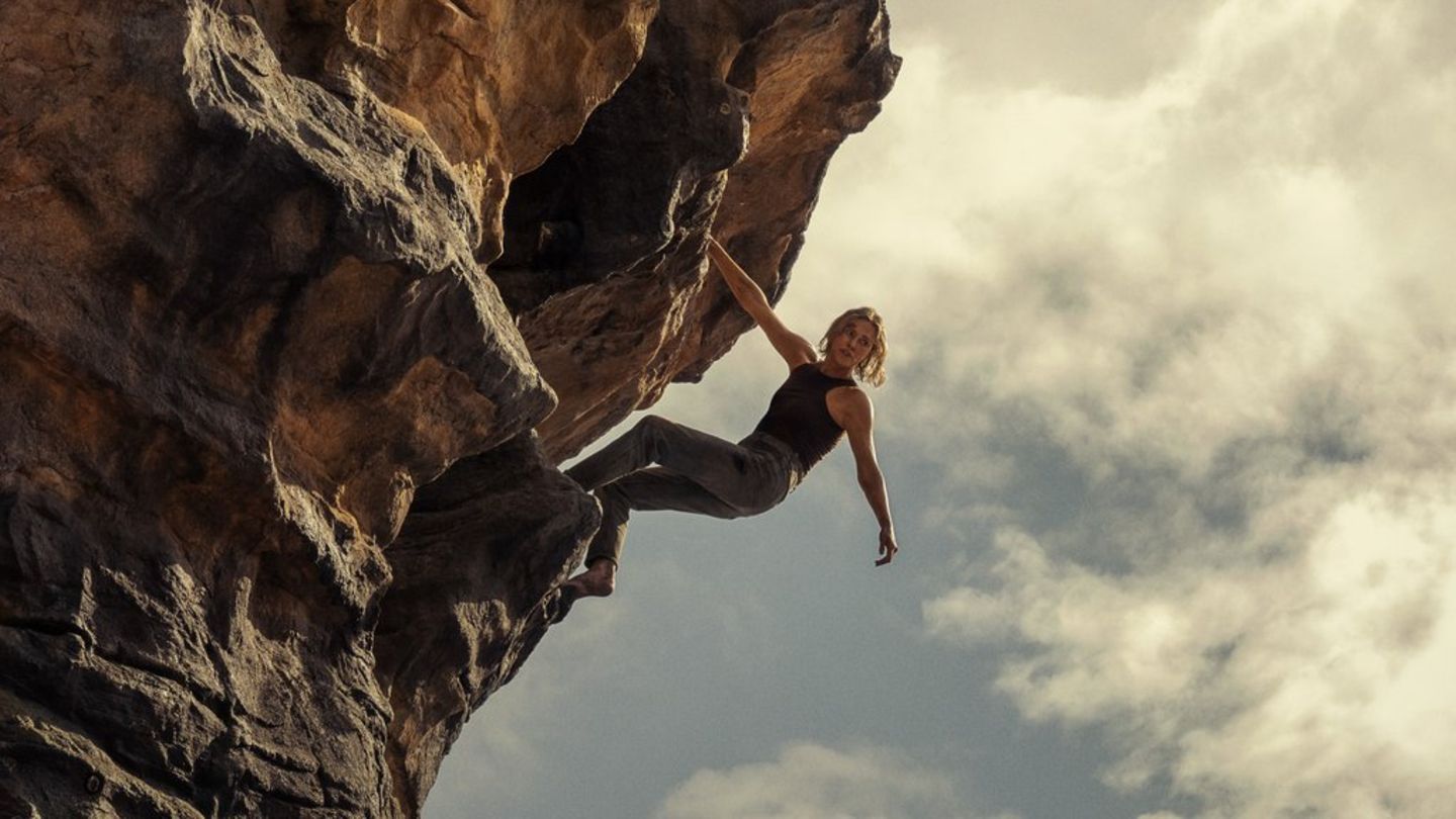 Charlize Theron: Hollywoodstar klettert über Times Square