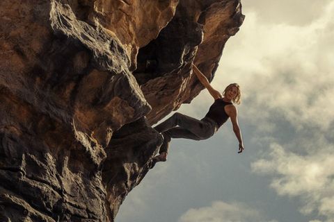 Charlize Theron als Sasha in "Apex".