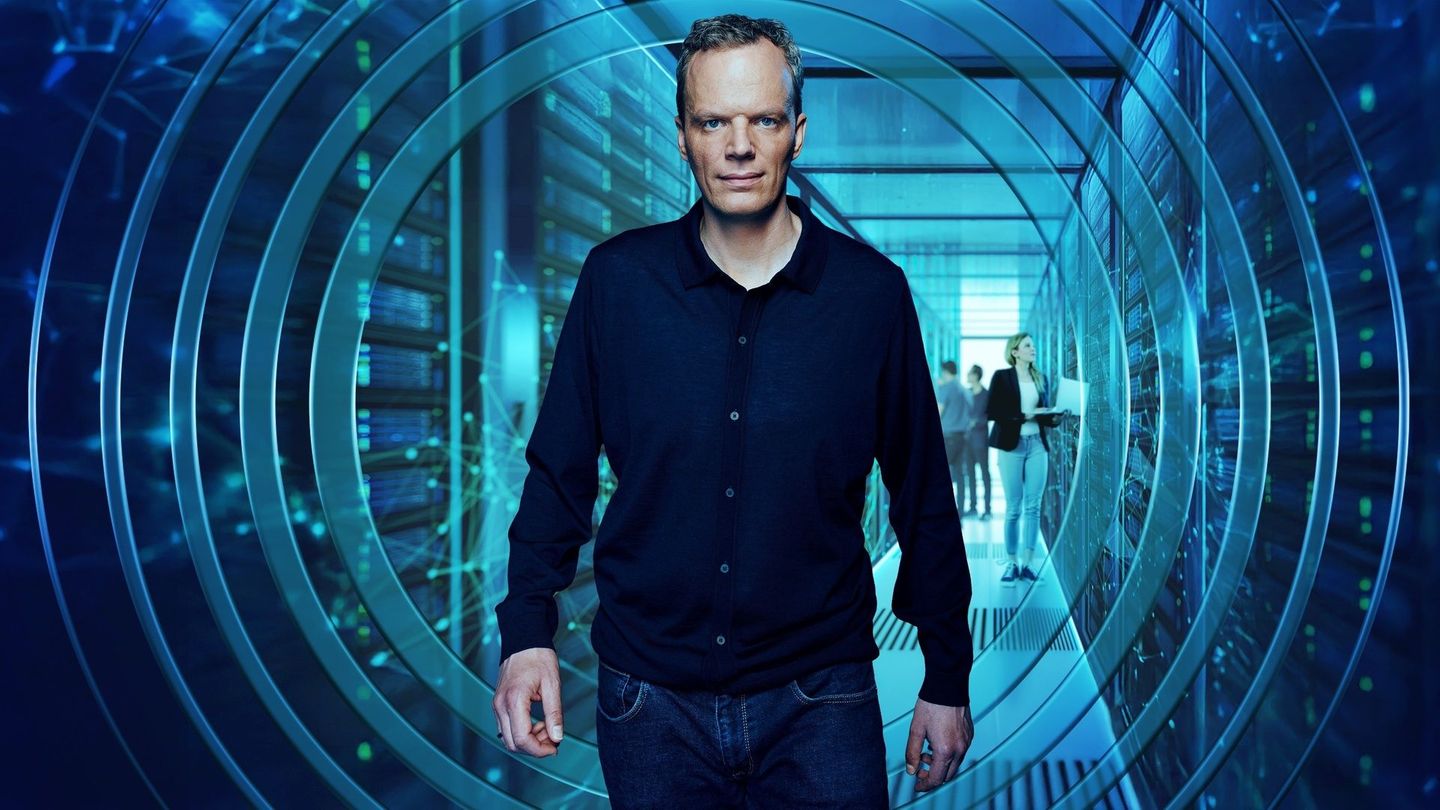 Künstliche Intelligenz und der Arbeitsmarkt: Wie bedroht sie unsere Jobs? Das will der Wirtschaftsjournalist Florian Neuhann herausfinden. Seiner Doku "Am Puls mit Florian Neuhann – Frisst die KI unsere Jobs" folgt am 5. Mai auch eine Live-Diskussion zum Thema im ZDF.