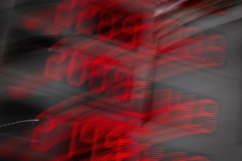 Die Spritpreise schwanken - die Regulierung mit der neuen 12-Uhr-Regel hat einer Studie zufolge die Margen der Mineralölkonzerne