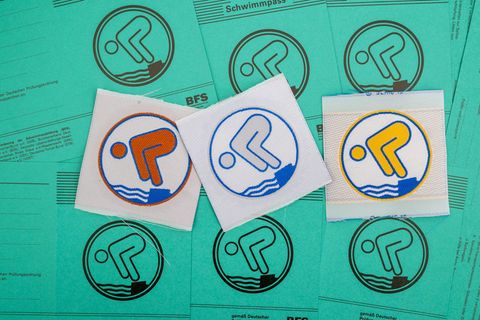 Zahl der Teilnehmer an Schwimmkursen ist gestiegen. (Archivbild) Foto: Peter Kneffel/dpa