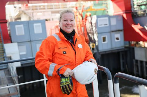 Sandra Ludwig ist eine der wenigen Frauen, die regelmäßig auf der einzigen deutschen Offshore-Bohrinsel arbeiten. Foto: Christia