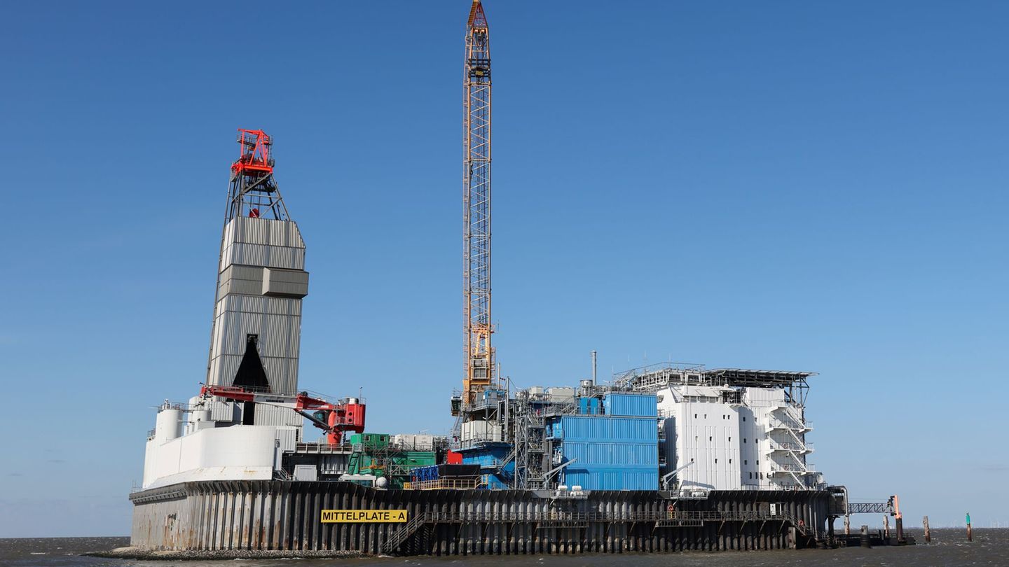 Erdölförderung in der Nordsee: Bohrinsel Mittelplate: Naturschänderin oder Vorzeigebetrieb?