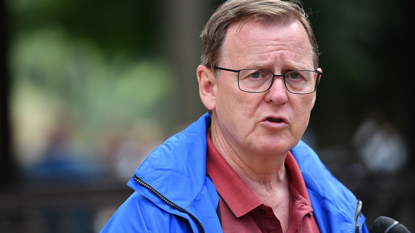 Holzhacken: Wie Ex-Ministerpräsident Ramelow in der Freizeit entspannt