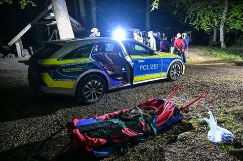Bergwacht und Polizei sind im Einsatz. Foto: Jason Tschepljakow/dpa