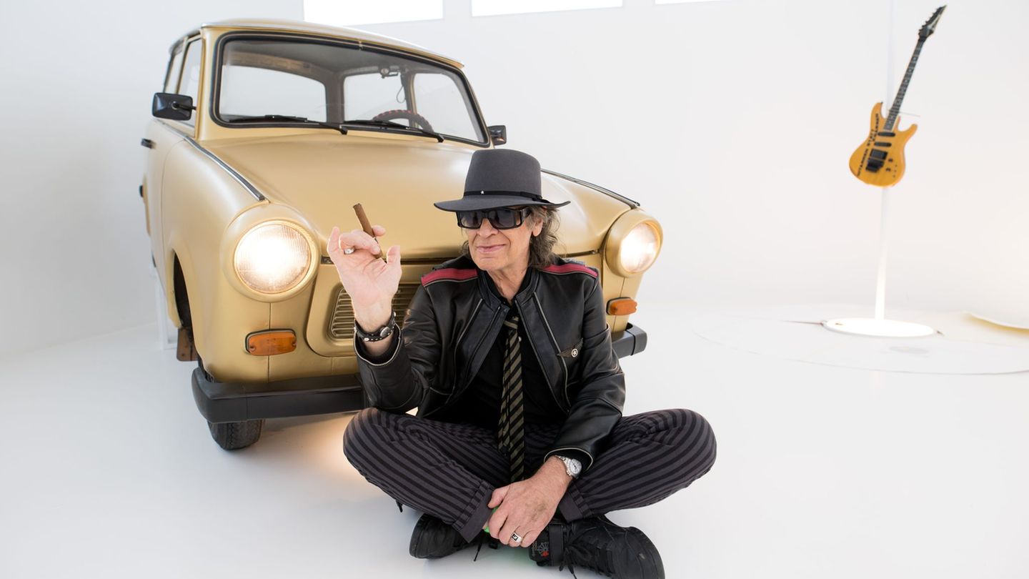 Buntes: Udo Lindenbergs halber goldener Trabi verkauft - 1.430 Euro