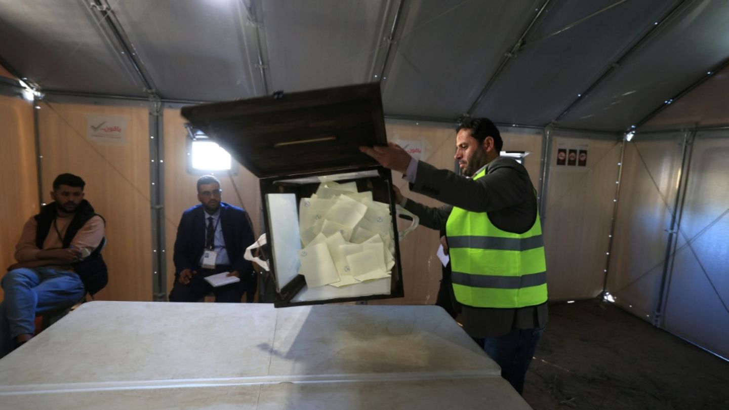 Kommunalwahlen in Palästinensergebieten: Teilweise niedrige Beteiligung