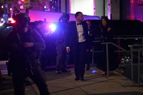 Spezialkräfte überwachen Evakuierung der Gäste