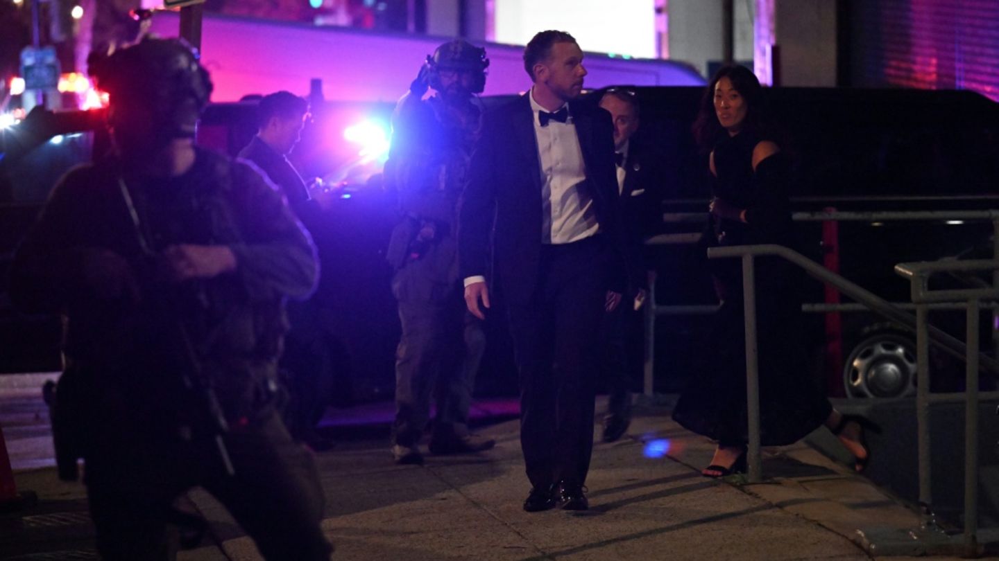 Spezialkräfte überwachen Evakuierung der Gäste