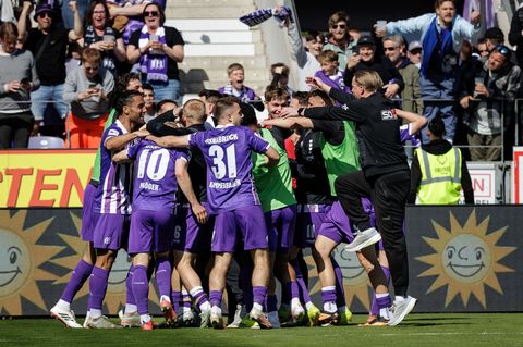 Nach dem späten Siegtor gegen Verl kannte der Jubel beim VfL Osnabrück keine Grenzen. Foto: David Ebener/dpa