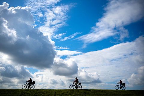 Heiter bis wolkig zeigt sich das Wetter in Deutschland zur neuen Woche. (Symbolbild) Foto: Sina Schuldt/dpa