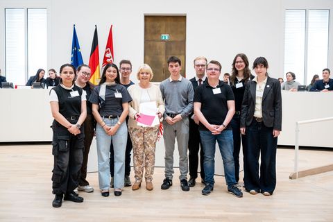 Beim ersten parlamentarischen Jugendforum im Brandenburger Landtag konnten Jugendliche und junge Erwachsene die politischen Ablä