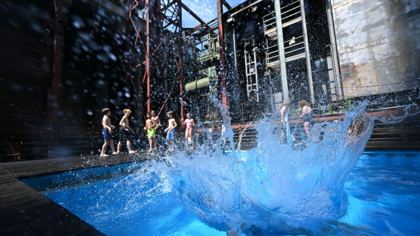 150.000 Schwimmabzeichen ausgegeben - DLRG warnt vor Lücken in Kinderbereich