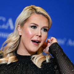 Donald Trumps Sprecherin Karoline Leavitt auf dem roten Teppich des White House Correspondents Dinner