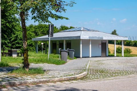 Abstecher zu solchen Toilettenhäuschen könnten vielleicht bald der Vergangenheit angehören.