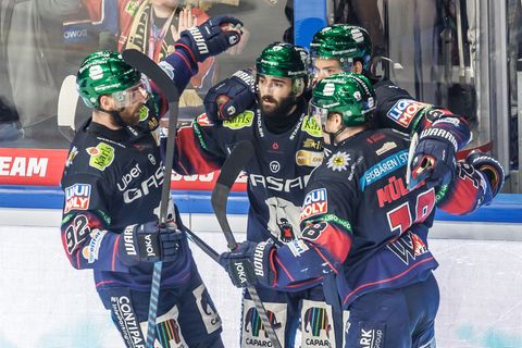 Die Eisbären Berlin hatten auch im zweiten DEL-Finale gegen Mannheim mehrfach Grund zum Jubeln – hier nach dem 2:0 von Liam Kirk