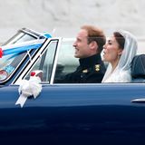 Kate und William nach ihrer Hochzeit 2011 in einem Aston Martin