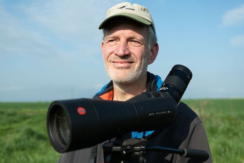 Nach den Worten des Ornithologen Stefan Stübing sind auch Helfer willkommen, die nicht alle Vogelarten kennen. Foto: Florian Wie